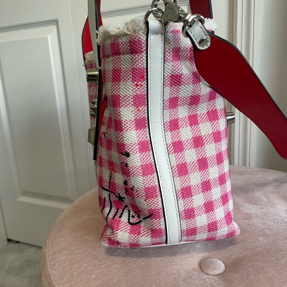 Christian Louboutin
Frangibus Viva Vichy Small With Love Graffiti Toile Tote Bag - Picture 9 of 13